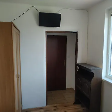 Izba V Spolocnych Priestoroch * Dvorníky